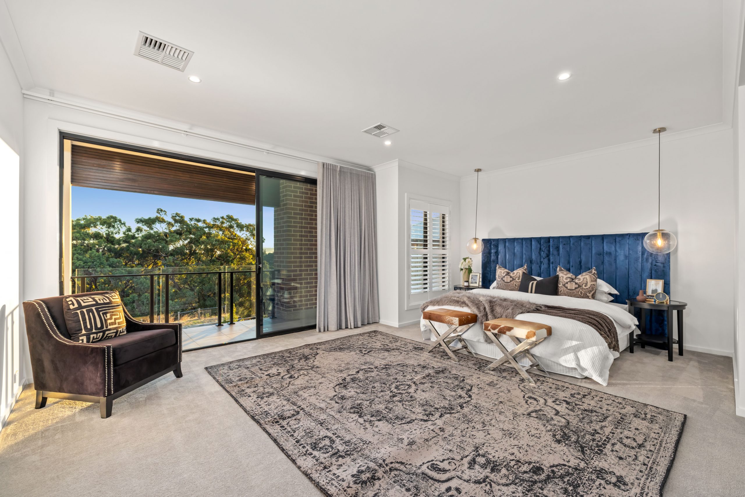Based in Brisbane and surrounds. We offer premium styling services.