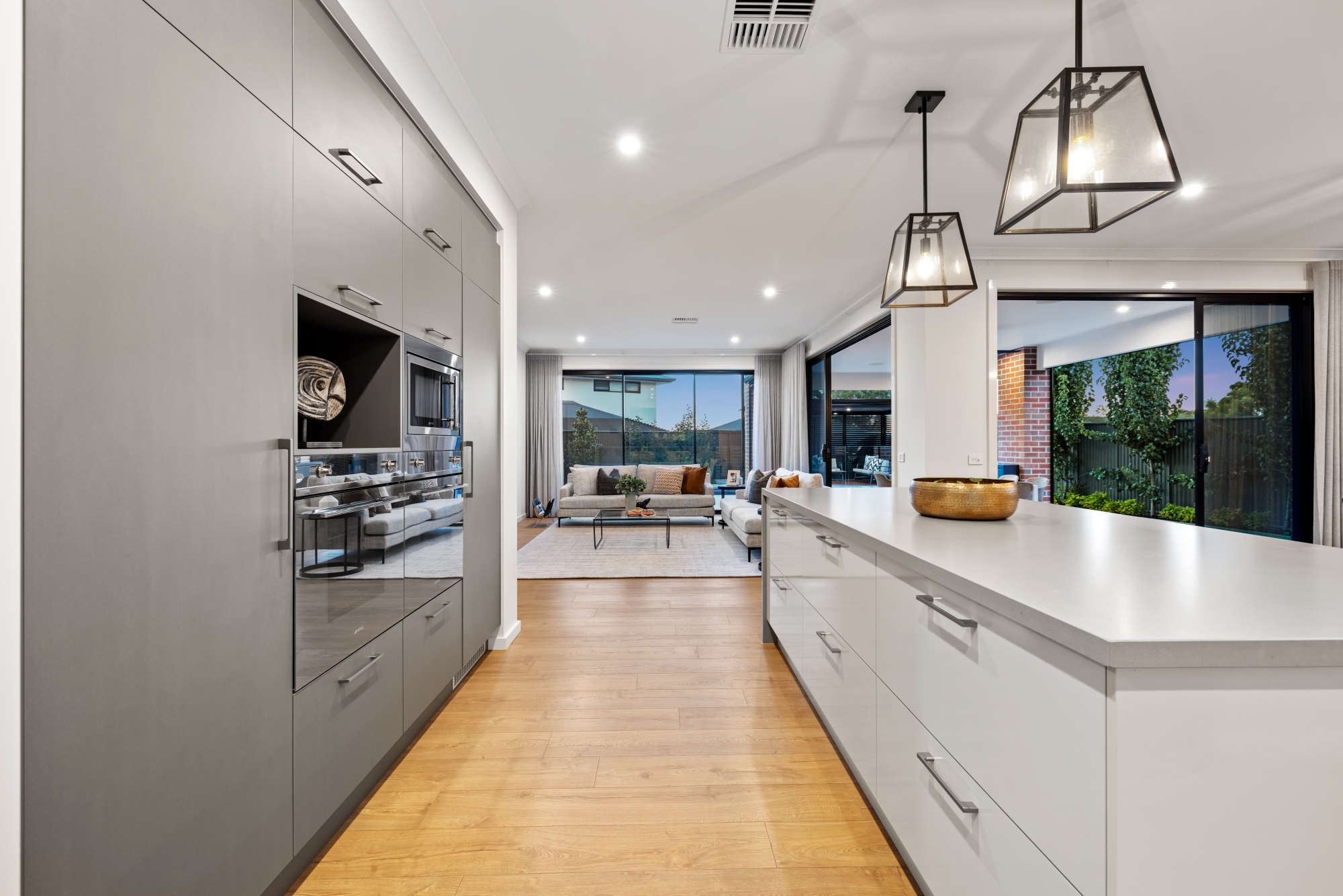 Based in Brisbane and surrounds. We offer premium styling services.